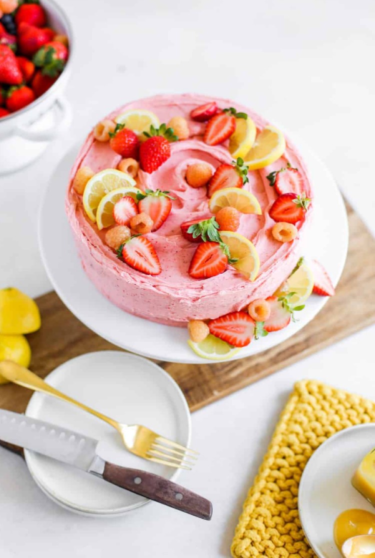 Step-by-step instructions for making the half strawberry half lemon cake