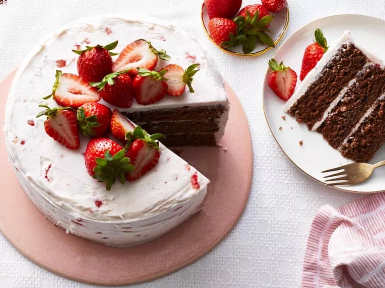 Stunning Strawberry Cake Design Will Definitely Stand Out