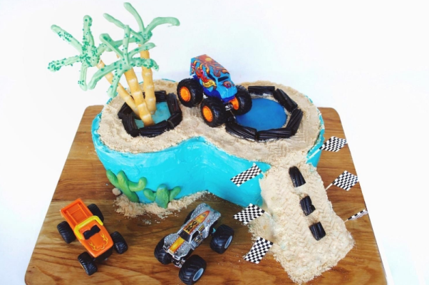 A few photos of the monster truck cake